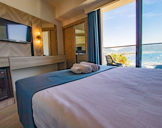 Kısmi Deniz Manzaralı